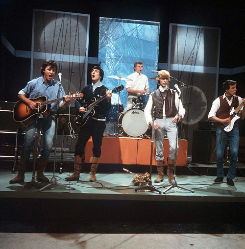 Davie Jones (David Bowie) and his band